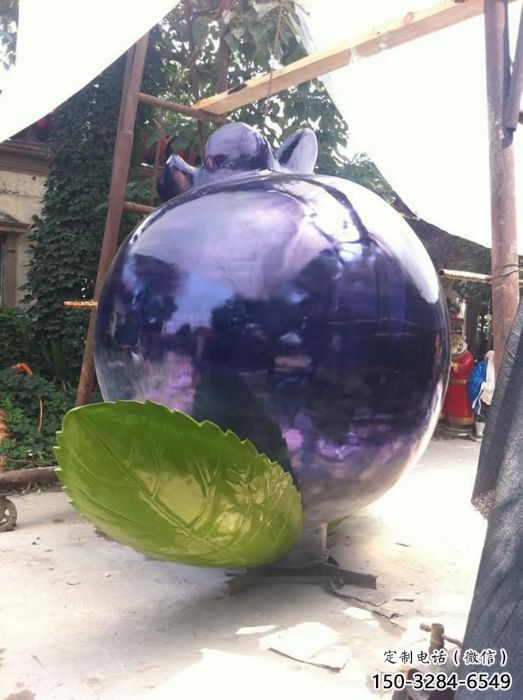 藍莓雕塑廠家，水果仿真雕塑，園林玻璃鋼藍莓小品