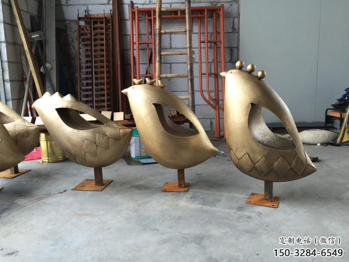 飛鳥雕塑廠家，鏤空抽象工藝，玻璃鋼飛鳥雕塑生產商