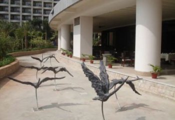 城市大雁雕塑廠家 風(fēng)景區(qū)彩繪雕塑 抽象擺件