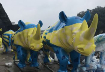 售樓部犀牛雕塑廠家，卡通景觀雕塑，彩繪題材
