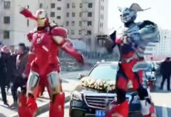 鋼鐵俠機器人雕塑