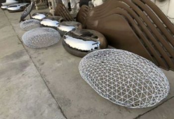 操場坐凳雕塑，鏤空景觀雕塑，噴砂制造