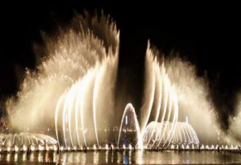 營口水景程控噴泉雕塑，高噴循環(huán)噴水方式設(shè)計制作