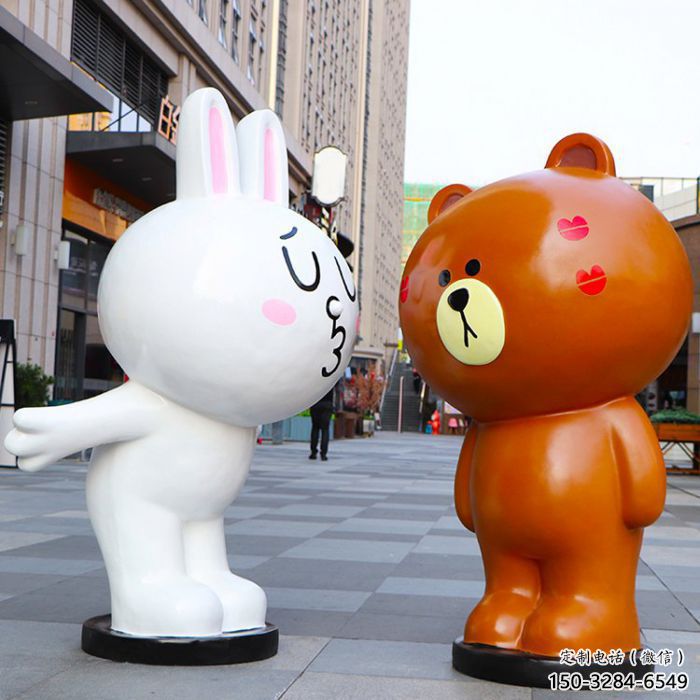 那曲步行街布朗熊雕塑，玻璃鋼動物雕塑，卡通方式