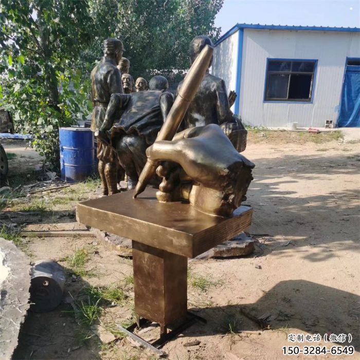 湖州手握鋼筆雕塑，街道標(biāo)識(shí)，玻璃鋼手握鋼筆雕塑廠家