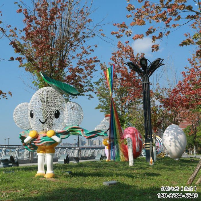 嘉興戶外鏤空卡通雕塑供應(yīng)，花園小品，鐵藝卡通雕塑展品