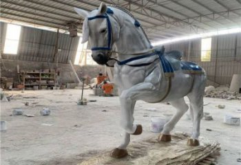 大型仿真彩繪戰(zhàn)馬雕塑不同方位圖